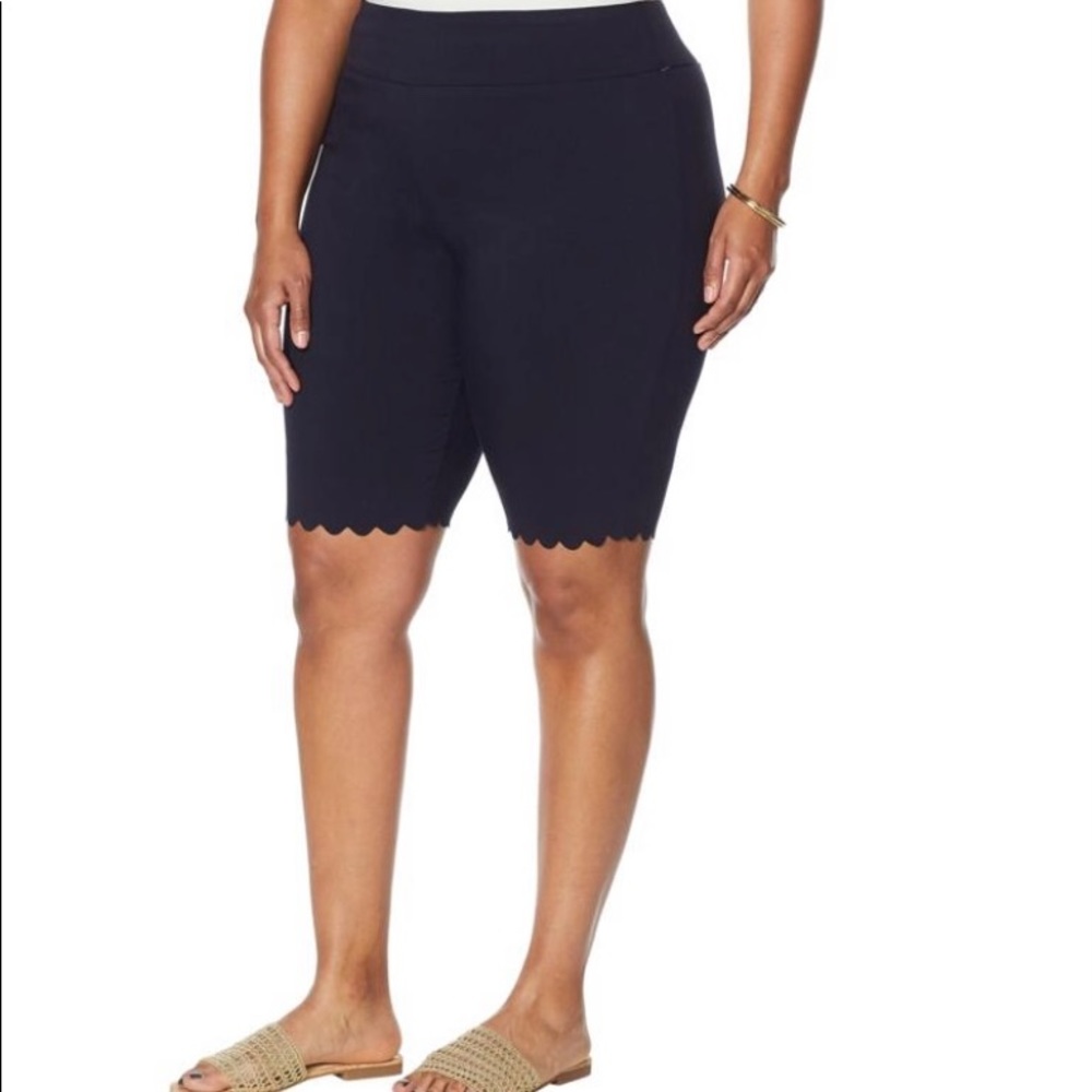 Brand New Size 1X Nina Leonard Black Bermuda Shorts